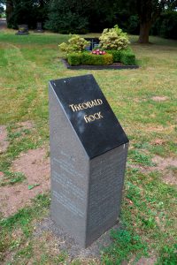 Foto des Gedenksteines auf einem Friedhof